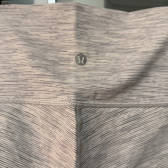 Lululemon Gray/White Striped Leggings - Size 4 - Picture 3 of 4